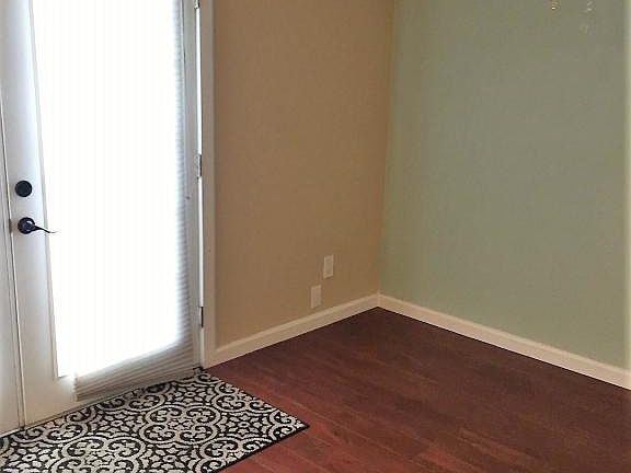 4th image of 2932 E Clarendon Ave