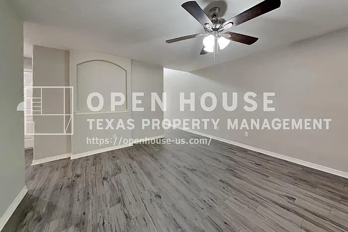 3 bed, 2.5 bath, 1942 sqft, $2,045 — Photo 3