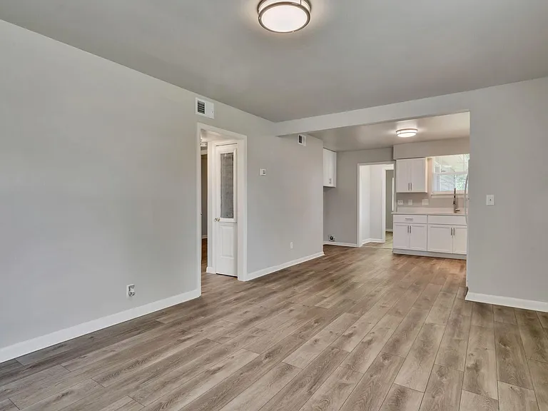 100 Old Trail Ct #1 — Photo 3