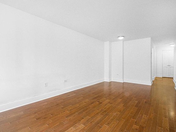 3rd image of 300 E 64th St APT 6G