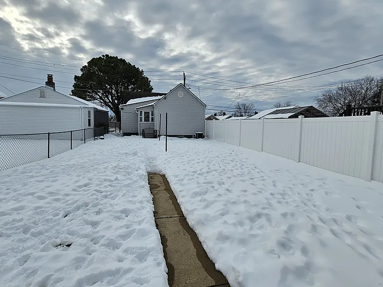 5320 Northrup Ave — Photo 15