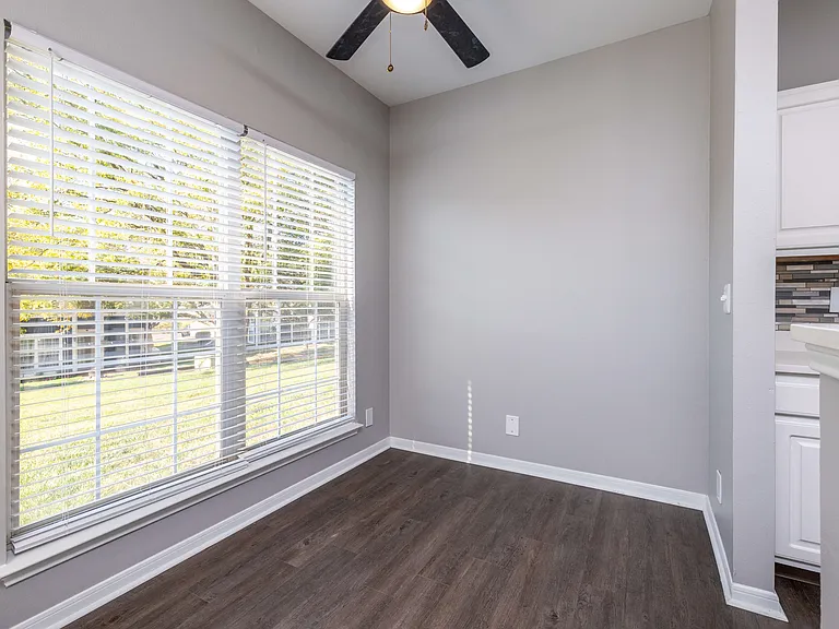 Centennial Park Apartments — Photo 16