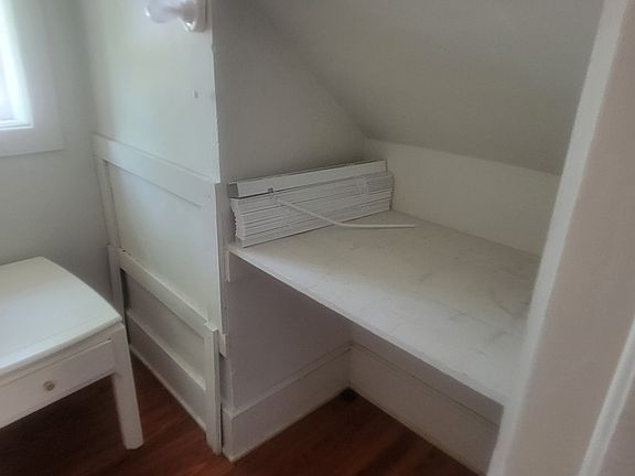 3rd image of 1468 W 6th St