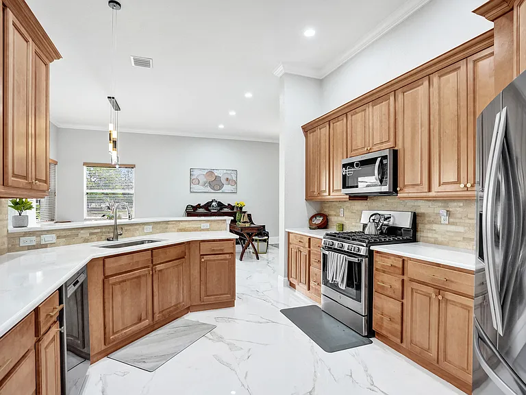 304 NW Bayside Ct — Photo 20