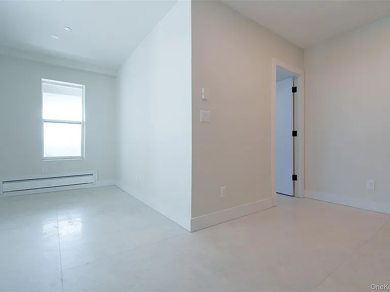 315 West Broadway — Photo 9