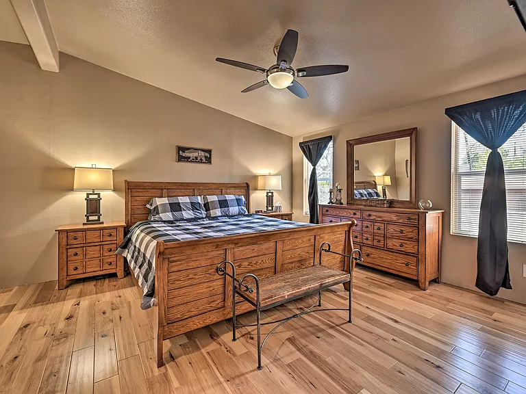 325 E Oak Dr — Photo 7