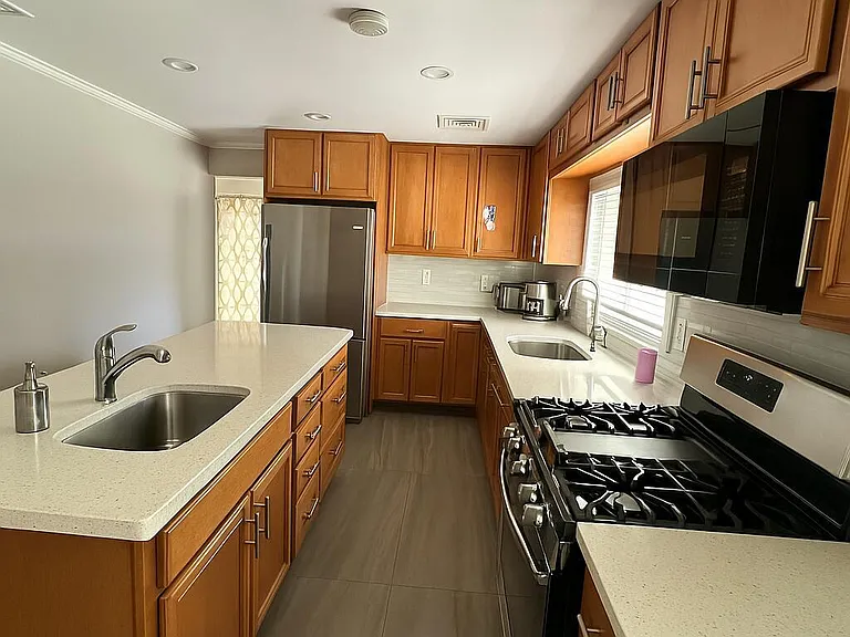 330 Highland Ave — Photo 5
