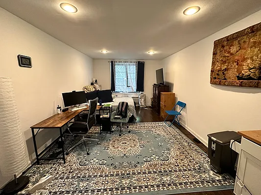 Rented by HOLTON REAL ESTATE INC. | media 10