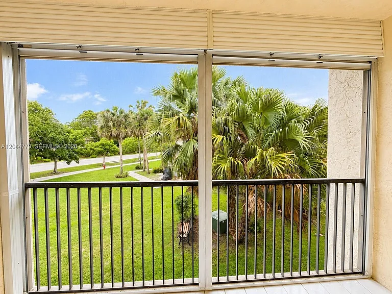 405 Lakeview Dr #202 — Photo 17