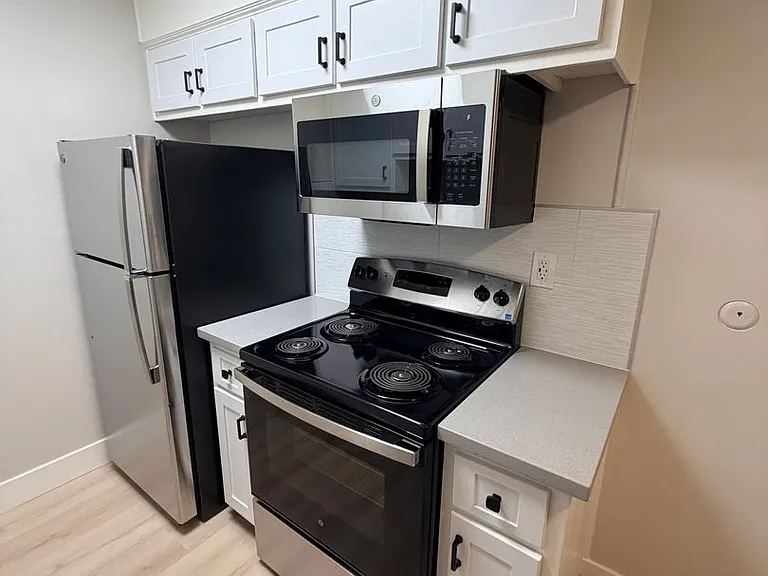 Providence House Apartments — Photo 14