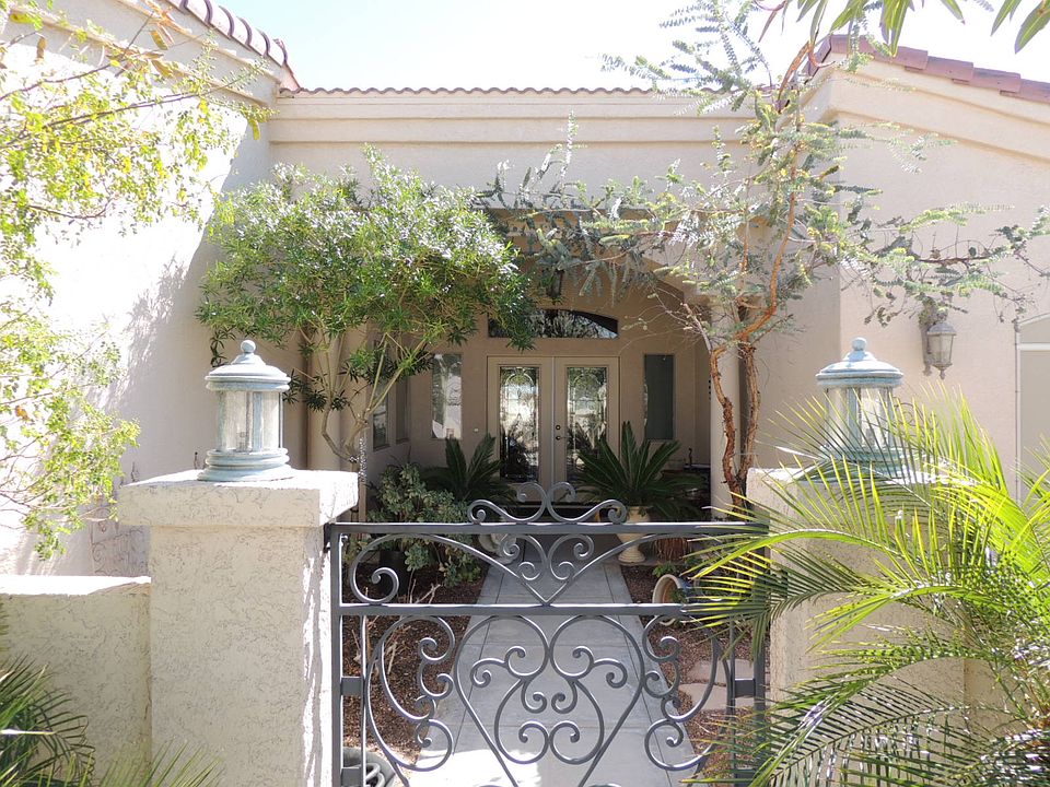 Gorgeous Courtyard