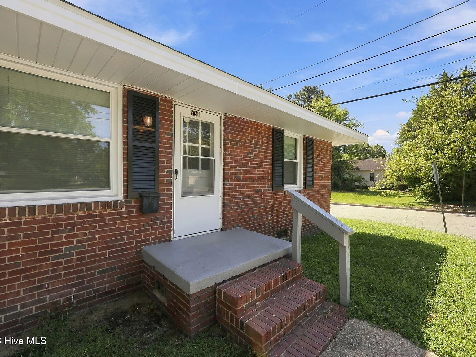 2 bed, 1.0 bath, 850 sqft, $1,095 — Photo 2
