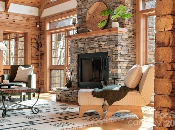 219 Woodlyn Etch Dr, Hendersonville, NC 28792