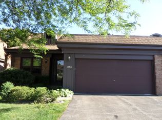 2763 Wilshire Ln, Northbrook, IL