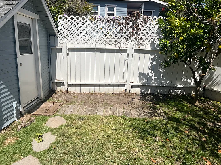 111 1/2 S Juanita Ave — Photo 14