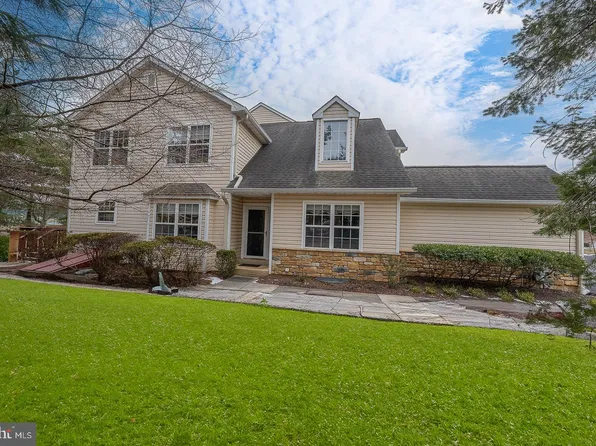 104 Medinah Dr, Blue Bell, PA 19422