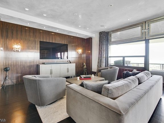 4th image of 2 Claridge Dr Ph Ce 12ce