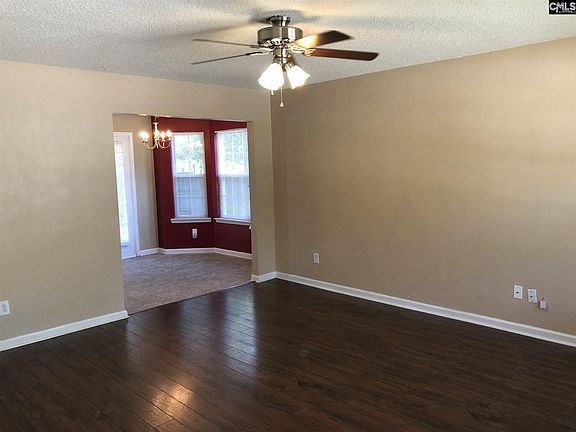 4th image of 185 Hester Woods Dr