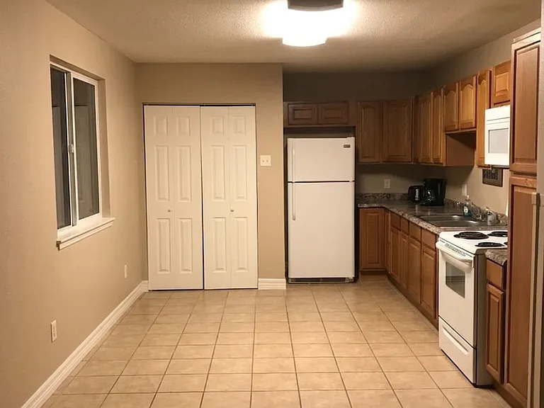 2110 Willow St — Photo 12