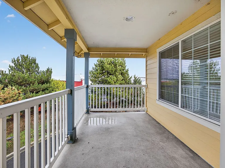 2533 Corona Ave #C — Photo 11