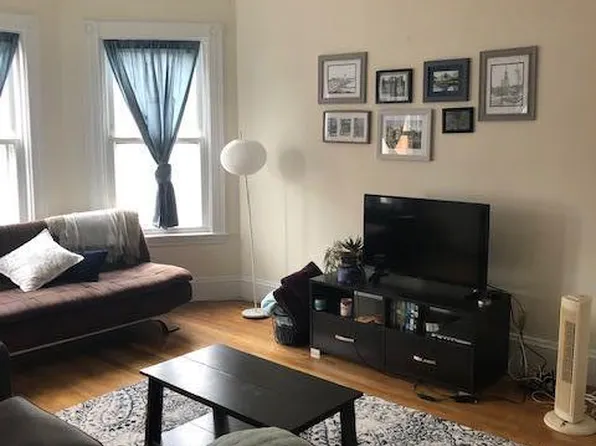 914 E 4th St, South Boston, MA 02127