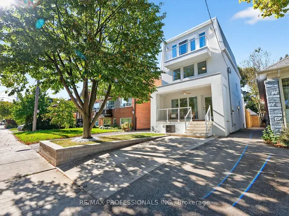 22 9th St, Toronto, ON M8V 3E3