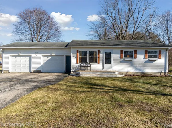 1309 Houston Dr, Swartz Creek, MI 48473