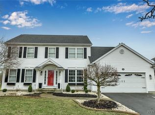 34 Hill Valley Dr, Lancaster, NY 14086