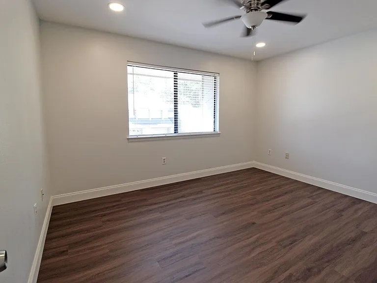 114 Gleneagles Dr — Photo 29
