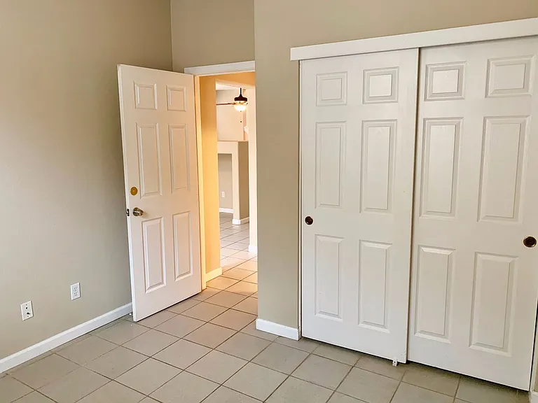3237 Hudson Dr — Photo 12