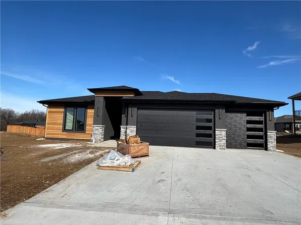 1206 NW 4th St, Oak Grove, MO 64075