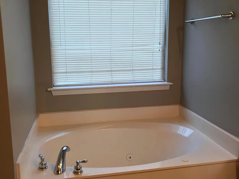 134 Highview Cv — Photo 16
