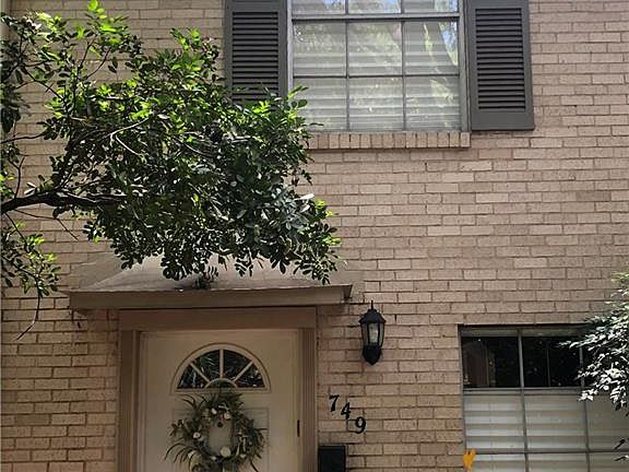 2nd image of 749 E Oltorf St