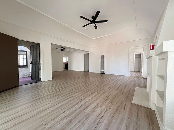 3rd image of 2527 Cedar Ave