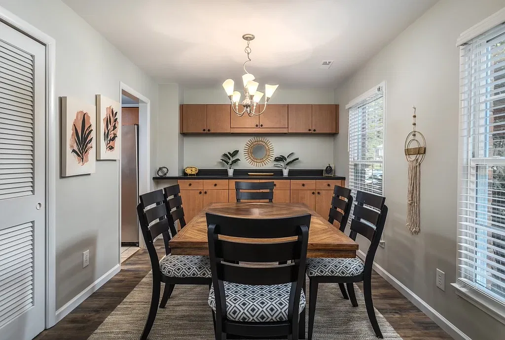 3 bed, 2.5 bath, 1452 sqft, $1,750 — Photo 1
