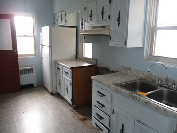 4th image of 106 Glen Street Ext
