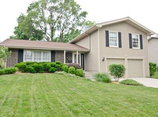 1260 Fairmont Rd, Hoffman Estates, IL 60169