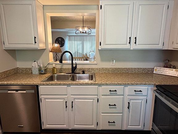 3rd image of 4006 Nob Hill Dr