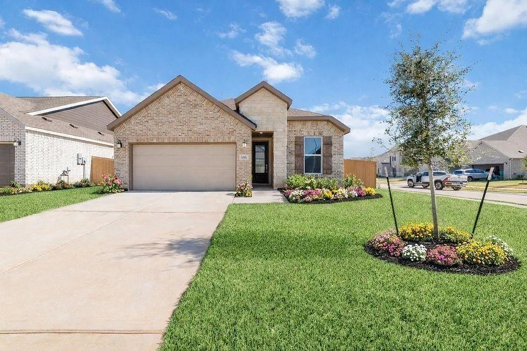 3 bed, 2.0 bath, 1800 sqft, $2,300 — Photo 1