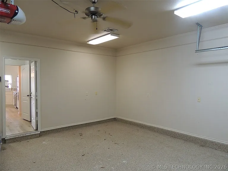 4416 W Indianola St — Photo 37