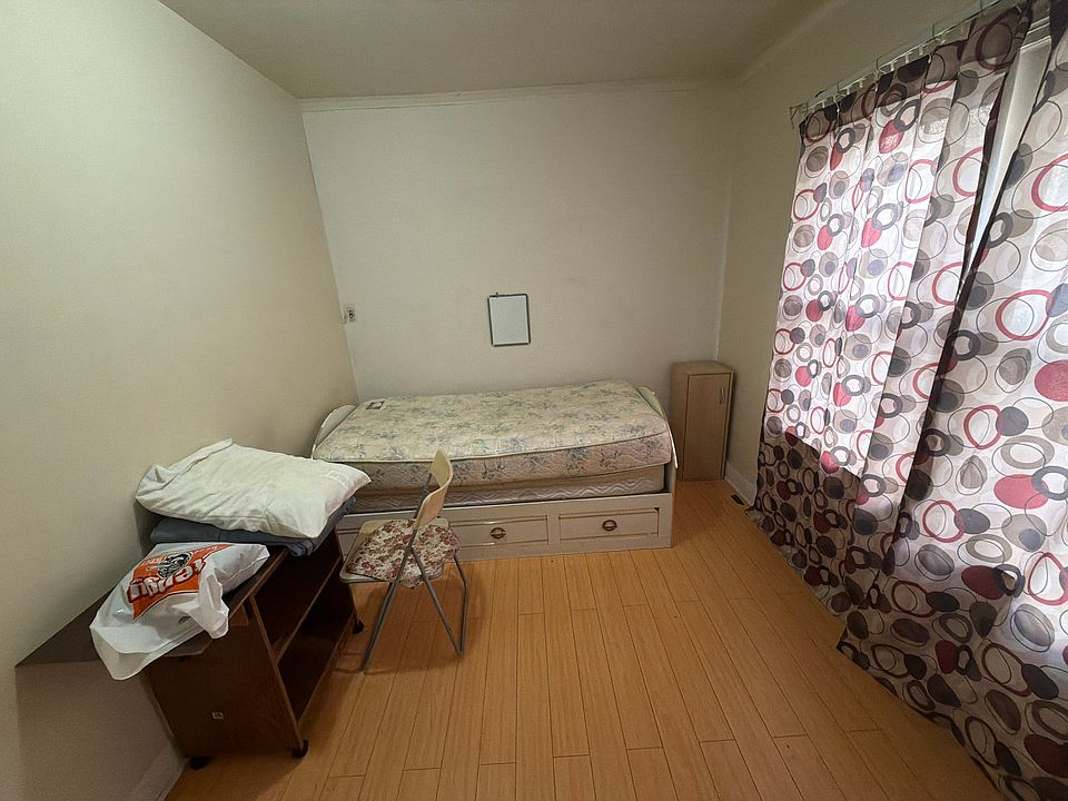 1st image of 912 S Kenmore Ave #C