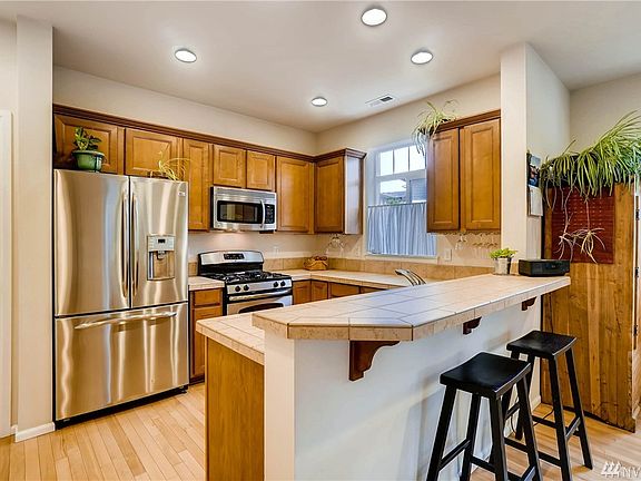 3rd image of 1830 10th Ave NE #1318