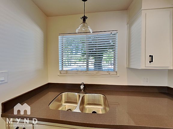 5th image of 2741 21st St #2741