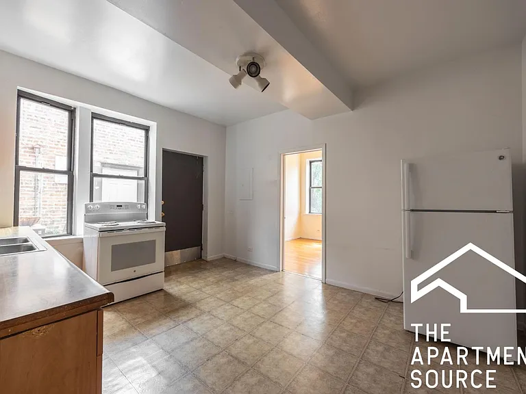 3147 W Medill Ave #3 — Photo 3