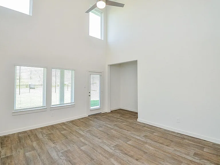 8047 Marchese Dr — Photo 7