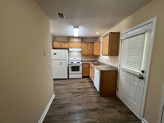 3rd image of 905B Trevor Ln