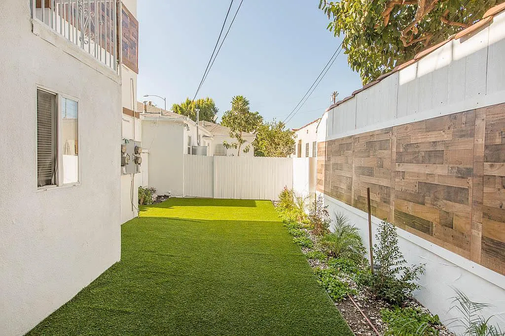 8601 Cadillac Ave — Photo 3