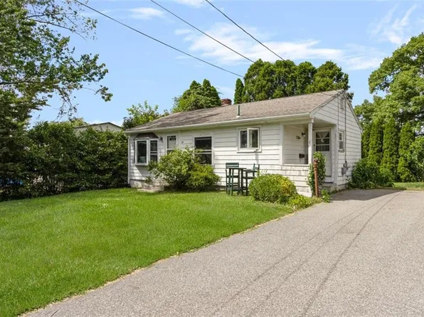 58 Springer Ave, Tiverton, RI 02878