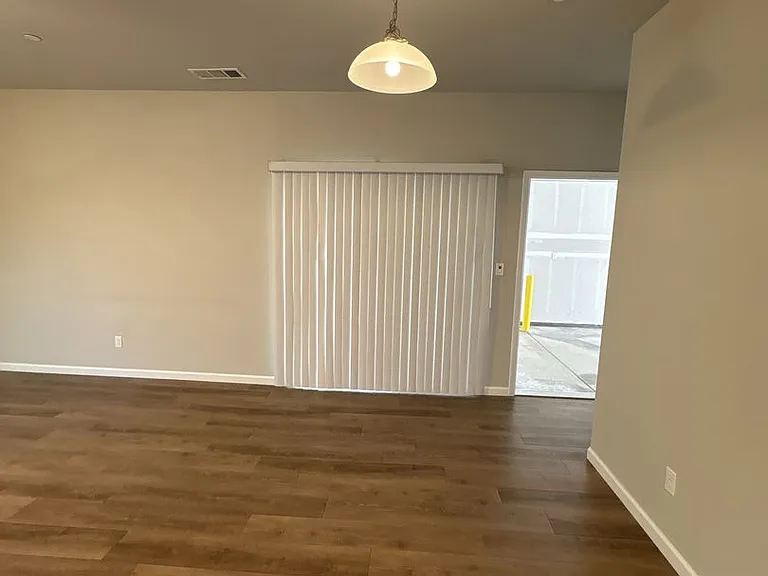 518 S Summit St #101-103 — Photo 4