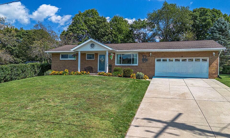 1st image of 370 Thomas Ln